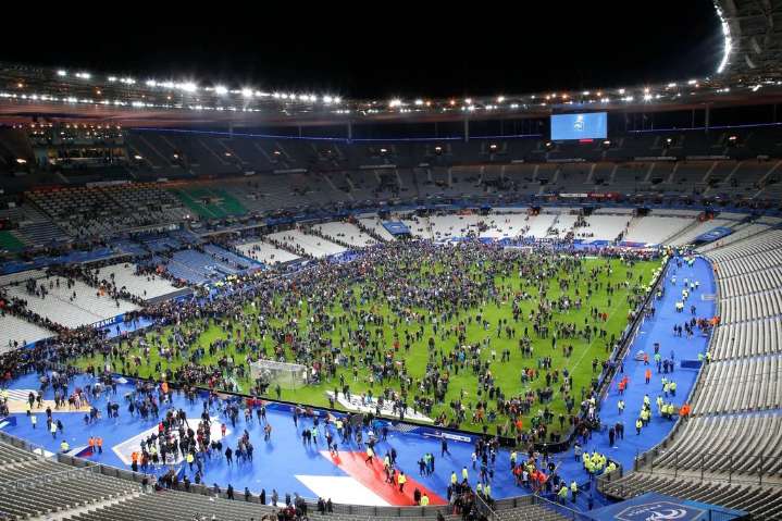 France players to honor victims of Paris attacks in 2015