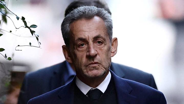 Tribunal Concede Libertad Condicional a Sarkozy