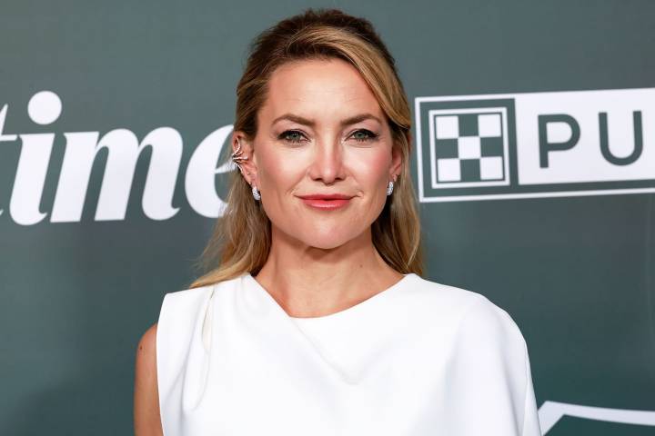 Kate Hudson’s Roomy Crossbody Looks like a Messenger Bag