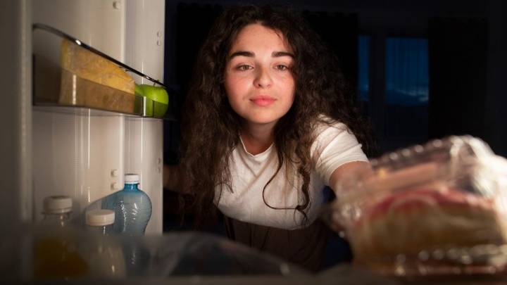 Estos son los 5 alimentos que nunca deberías guardar en el refrigerador: experta revela los errores más comunes