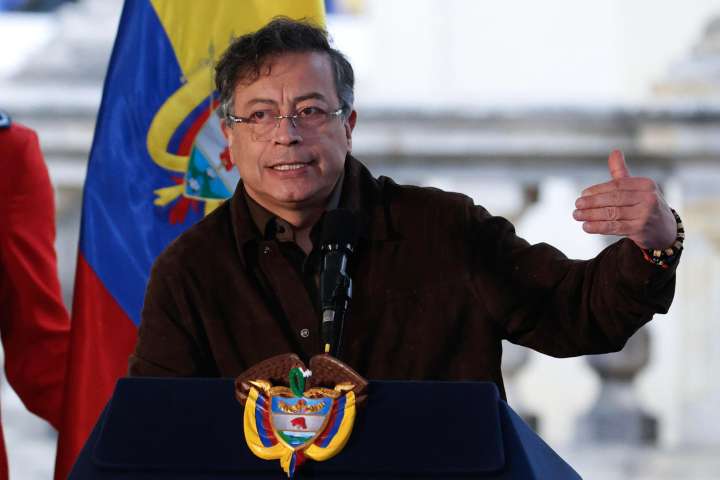 Gustavo Petro: ‘No respaldo a Maduro, pero me opongo a la invasión’