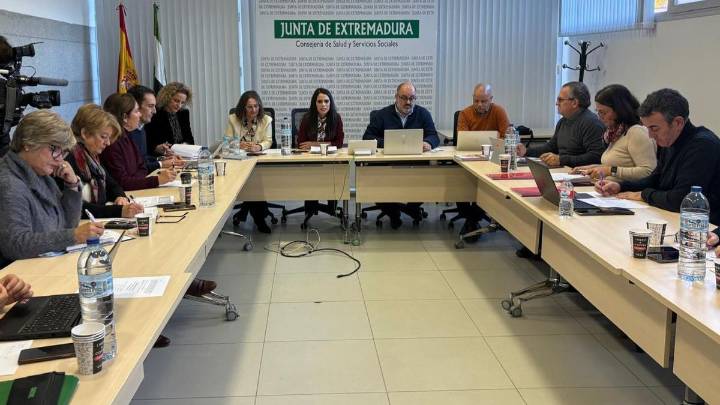 Extremadura refuerza la Atención Primaria con 19 fisioterapeutas para combatir el dolor crónico