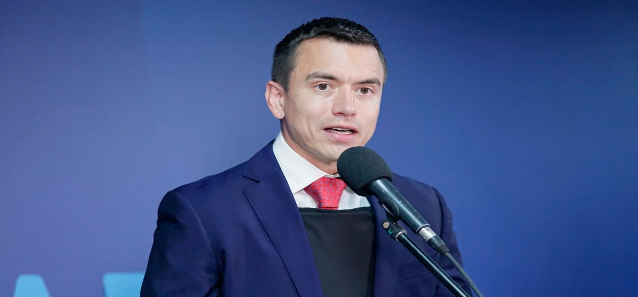 Noboa sugiere redactar la constitución de Ecuador con IA