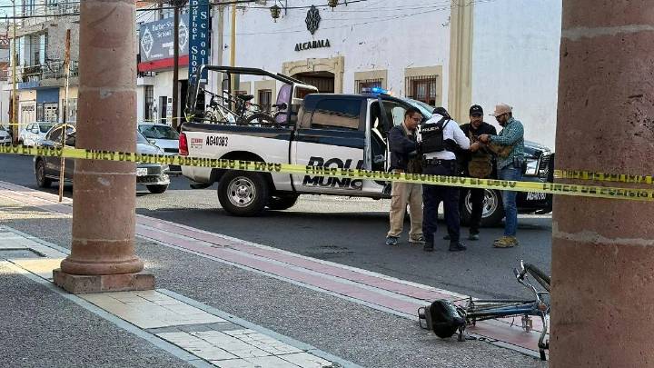 Hombre pierde la vida tras caer de su bicicleta frente al Jardín del Mariachi; no ha sido identificado