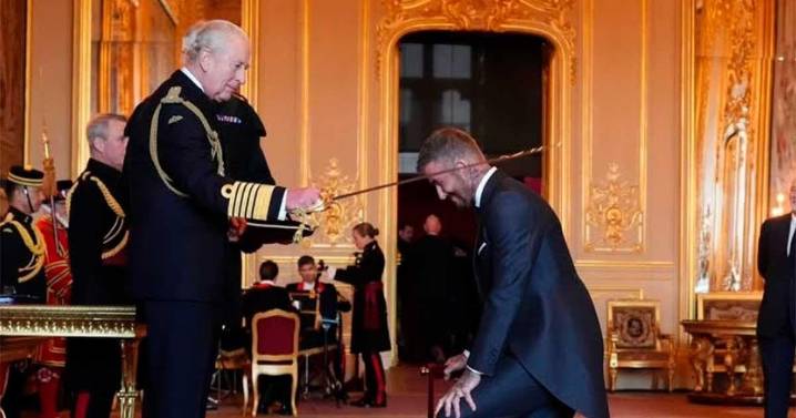 David Beckham recibe la orden de 'Caballero' por el rey Carlos III