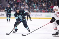 Deadspin | Jordan Eberle, Matty Beniers lead Kraken over Blackhawks