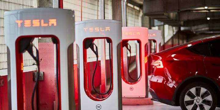 Tesla instalará supercargadores en Colombia: esta es la diferencia con cargar el carro en casa