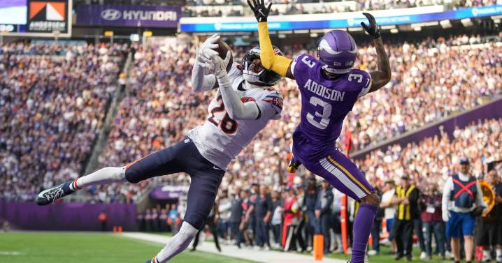 Bears beat Vikings 19-17 with game-ending FG set up by Duvernay's 56