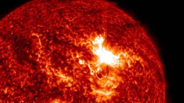 ¡Impresionante! Captaron en video gran llamarada solar X5.16 🎦