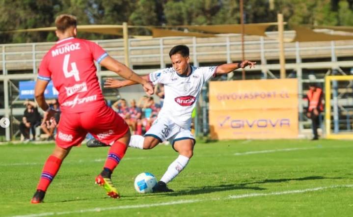 Jugador que superó un cáncer se aleja de las canchas por severa lesión