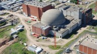 Inició la privatización parcial de la empresa que opera las centrales nucleares