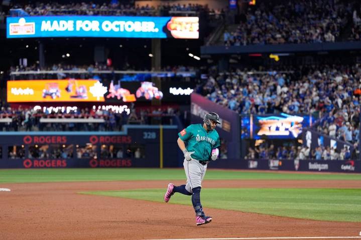 Josh Naylor credits Seattle Mariners clubhouse dog Tucker for making him feel at home