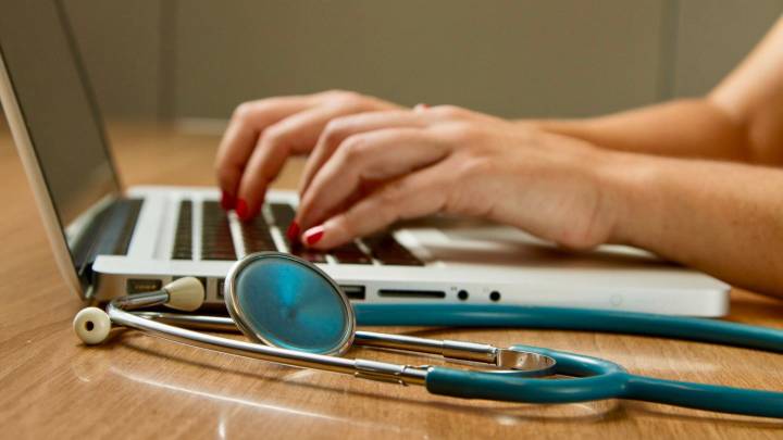 Organización de Nebraska exige acción federal para evitar alza en costos de salud