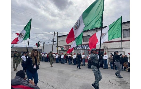 Inicia desfile de la Revolución sobre avenida Insurgentes