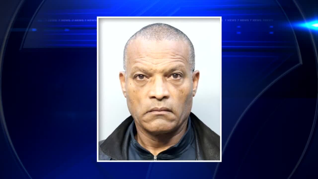 64-year-old man arrested after allegedly impersonating a Miami Beach officer