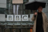 La BBC enfrenta crisis de liderazgo tras renuncias por editar discurso de Trump