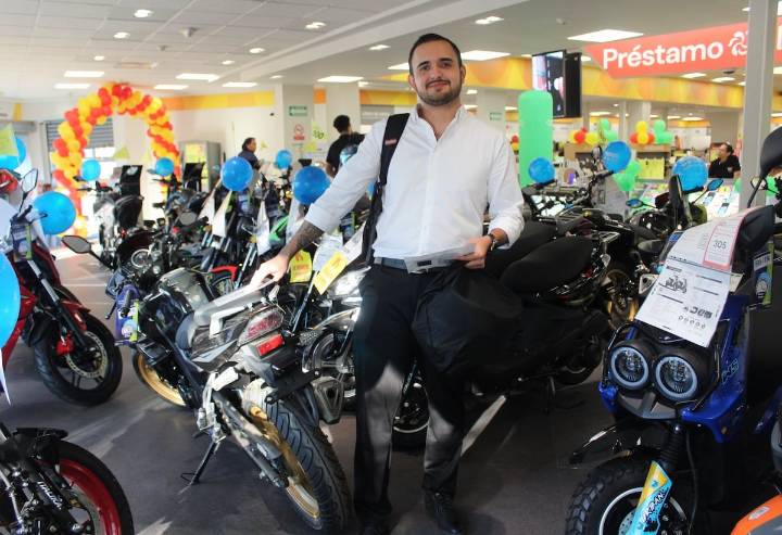 Impulsa Jalisco programa de emplacamiento de motocicletas con módulos en tiendas departamentales