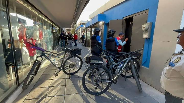 Sujeto acosa a mujer en el Bowí y golpea a dos hombres que trataban de defenderla; es detenido