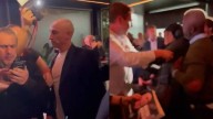 Un desconocido atacó con huevos a Luis Rubiales durante la presentación de su libro