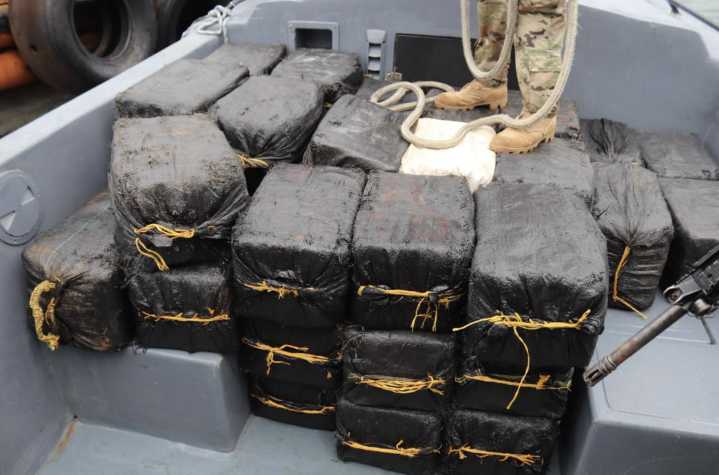 Panamá incauta más de 13 mil kilos de droga en un remolcador procedente de...