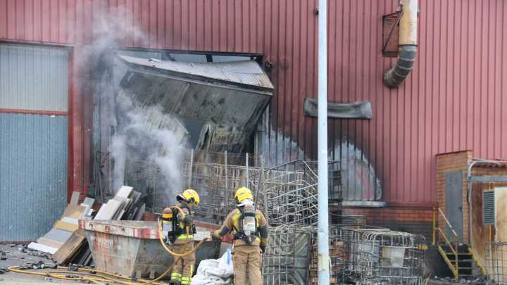 Tres heridos graves en un incendio ya controlado de una planta de reciclaje en Caldes de Montbui (Barcelona)