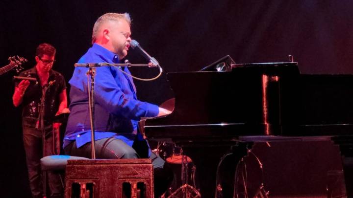Rodrigo de la Cadena brilla en su debut en el Auditorio Nacional