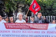 Exigen trabajadores de Pemex  aumento salarial