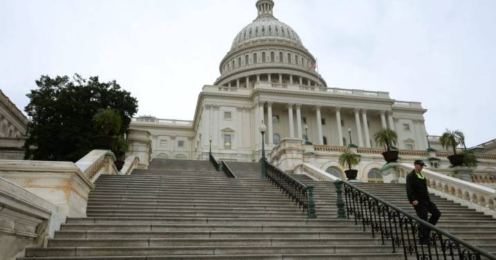 Aprueba Cámara Baja de EUA forzar la publicación de los documentos de Epstein