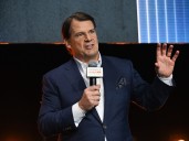 Jim Farley, CEO de Ford, desarmó vehículos Tesla y decidió reestructurar su compañía por completo: "Me sentí humillado"