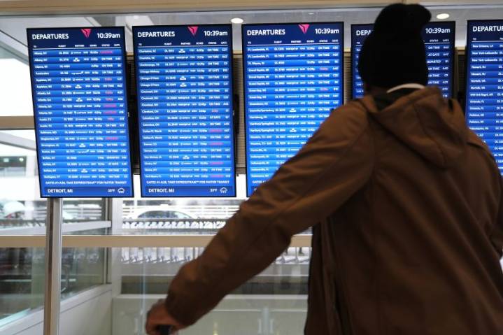 US airlines cancel more than 2,100 flights Sunday; first time since shutdown cuts began