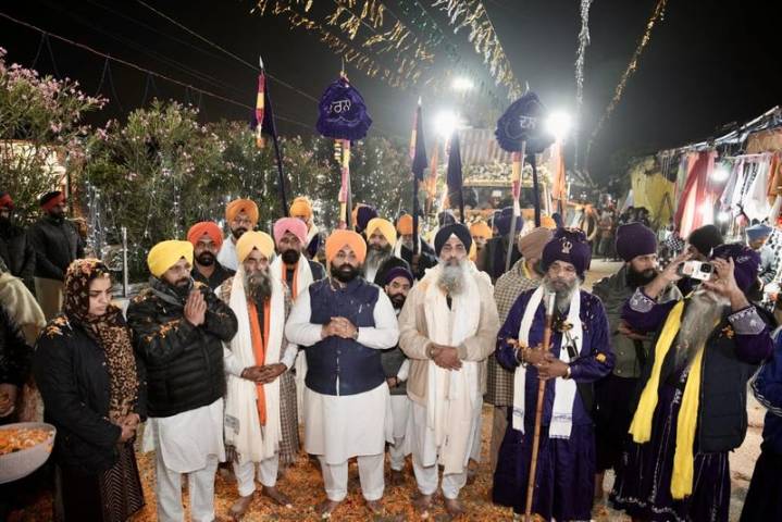 Guru Tegh Bahadur's 350th martyrdom anniversary: Nagar Kirtan from Srinagar reaches Anandpur Sahib