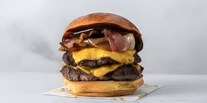 PedidosYa y hamburguesería son amonestados por publicidad engañosa sobre descuentos y combos