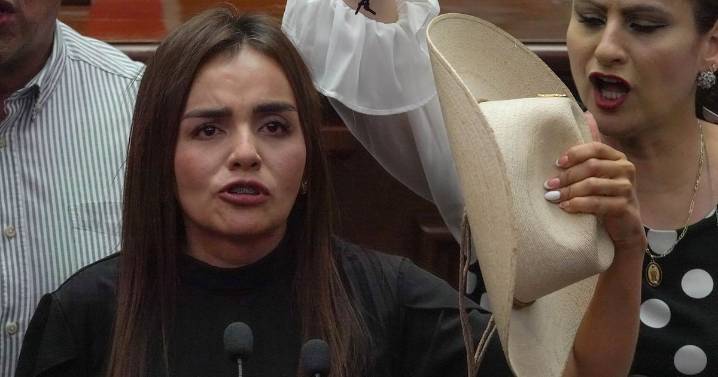 Grecia Quiroz, viuda de Carlos Manzo, asume alcaldía de Uruapan