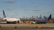Secuelas del cierre de gobierno: aeropuerto de Newark limita y retrasa vuelos por escasez de controladores 