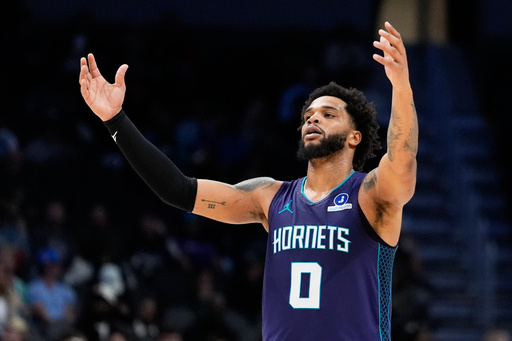 Hornets rompen racha negativa con victoria 111-100 sobre Bucks sin Antetokounmpo