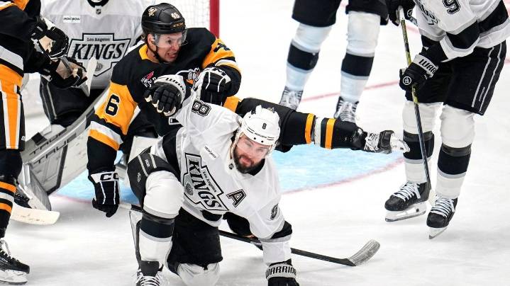 Fiala breaks tie with 500th NHL point, Kings open 6