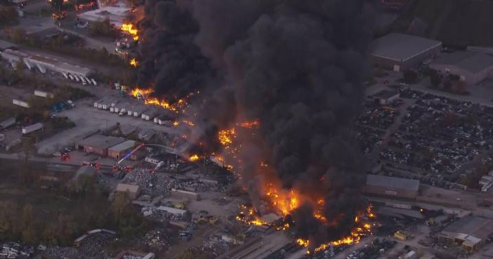 UPS plane crashes near airport in Louisville, Kentucky, officials say