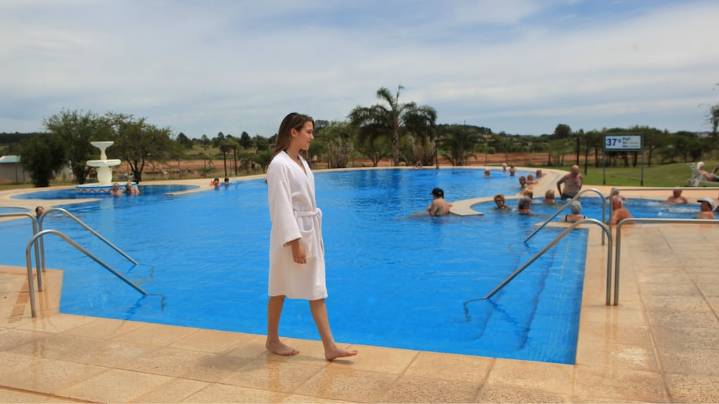 Ni Carlos Keen ni Tomás Jofré: el pueblo con un lago, playas y termas, ideal para pasar el verano 2026