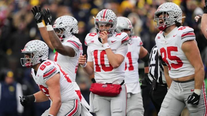 QB Sayin, Ohio State dominate Michigan to snap losing streak