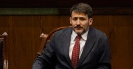 Acusación constitucional: ausencia de senador Kast y descuelgues en RN abrigan esperanza de Pardow