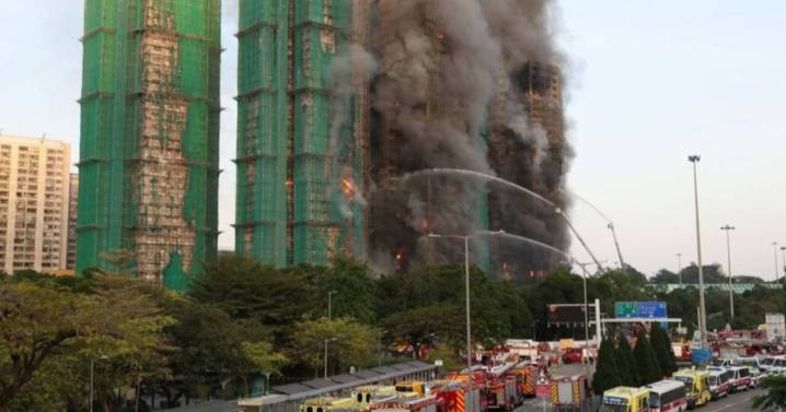 Incendio en Hong Kong: cuatro torres envueltas en llamas y residentes atrapados
