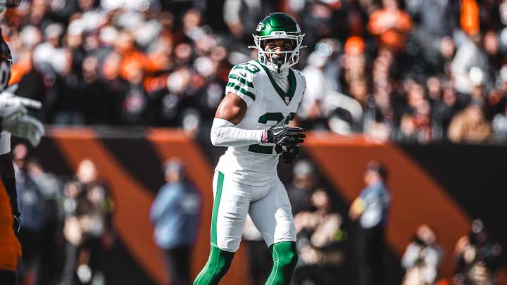 Azareye'h Thomas on His Rookie Season: 'It's Been Everything That I've Expected and More'