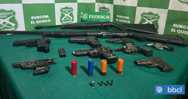 Carabineros encuentra un arsenal en casa de detenido acusado de iniciar incendio forestal en El Quisco