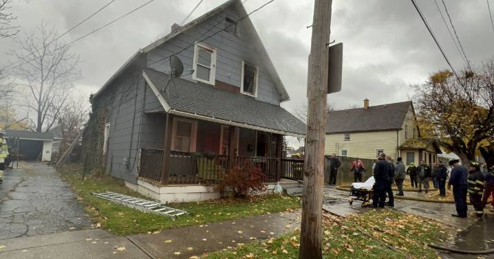 Man dies, another critically injured in Cleveland house fire