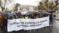 Cientos de cambreses salen a la calle para exigir el "desbloqueo" del Concello: "Pedimos la unión de todos los partidos"