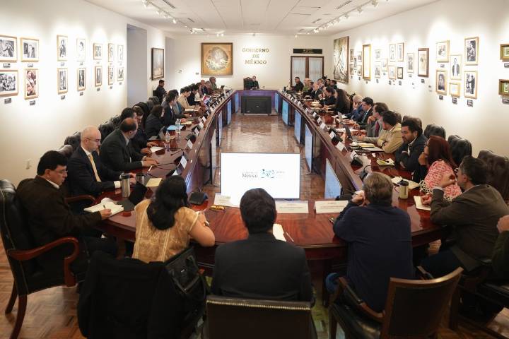 Se reúne Sheinbaum con gabinete para organizar consultas del Plan Michoacán por la Paz