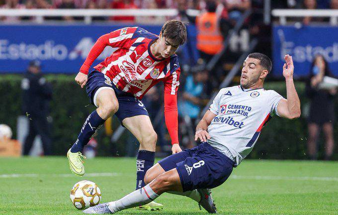 Chivas y Cruz Azul empatan sin goles en la ida de cuartos