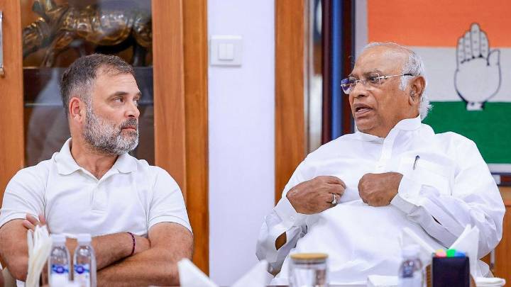 Rahul meets Kharge to discuss Congress Bihar poll drubbing, party asserts ‘vote chori’ charge
