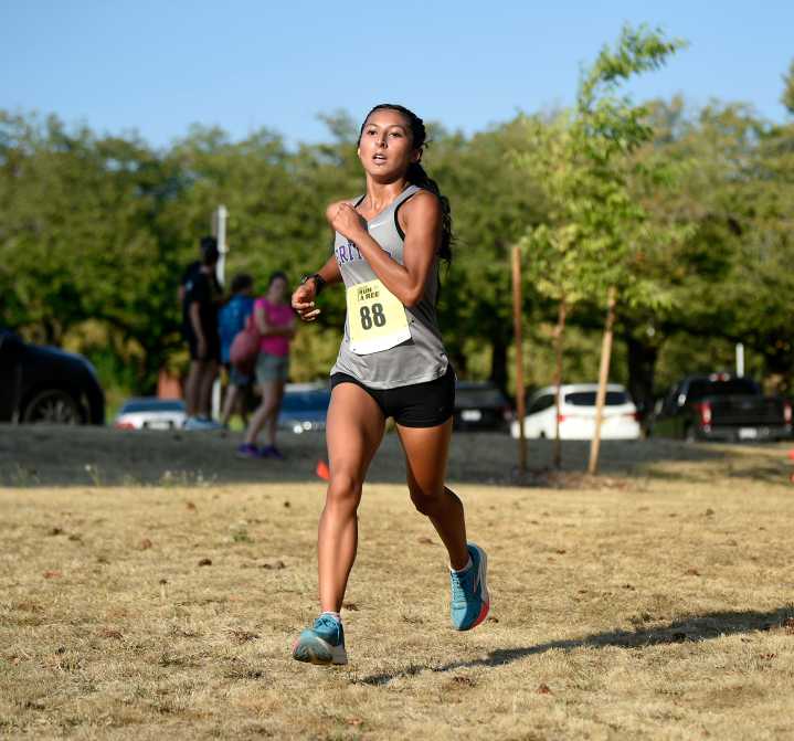 Carmen Herrera of Heritage tops 3A Greater St. Helens League girls cross country all