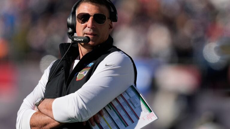 Report: Mike Vrabel's former team 'unwilling' to trade with Patriots